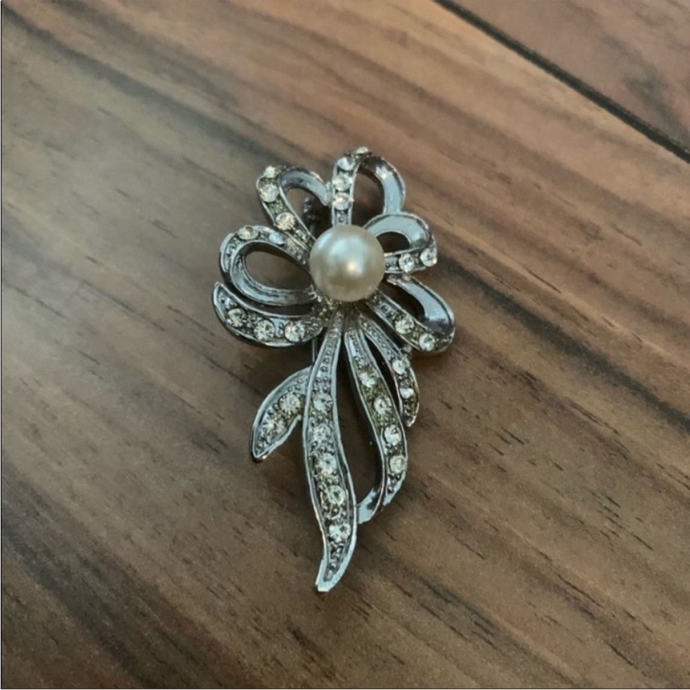 Express Embellished Brooch